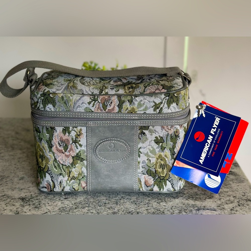 Vintage AMERICAN FLYER Floral Travel Bag Carry-On Tote Make-up Toiletries NWT